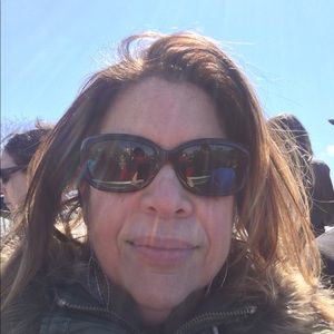 Meet your Posher, Elidia